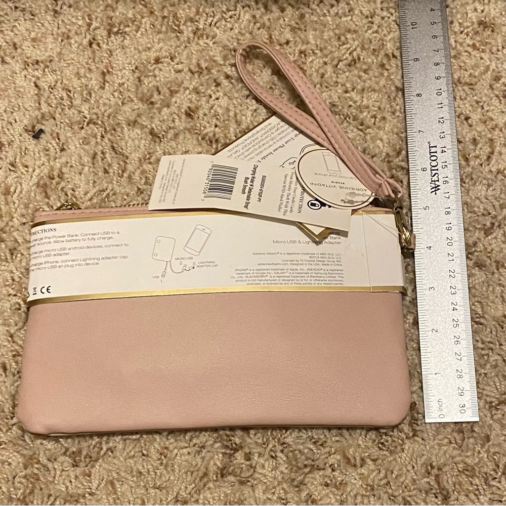 ANDRIENNE VITTADINI. Blush Charging Wallet with Detachable Strap - Picture 4 of 7